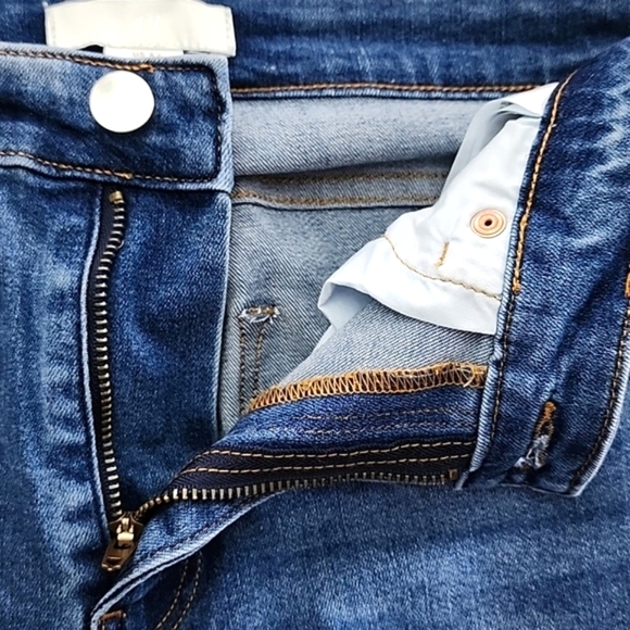 ⭐️3/ $30⭐️ H&M Women's Denim Blue Faded Skinny Jeans Stretch Size 4 - Picture 4 of 12